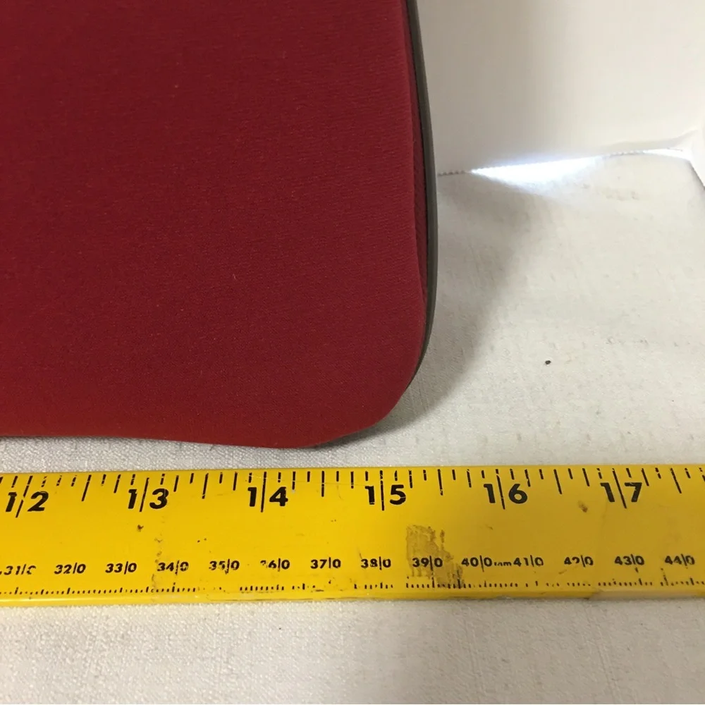 Targus laptop sleeve protector case red zips closed 15” EUC